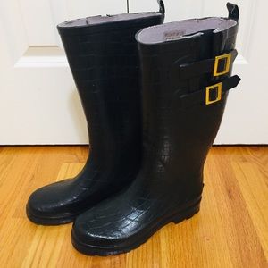 -Rubber rain boots
